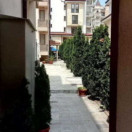 On Cypress Street 아파트 *