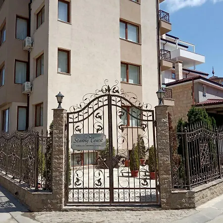 On Cypress Street 아파트 *